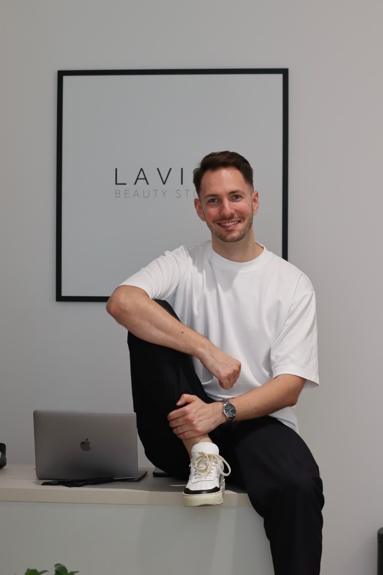 Fondatorul Lavish Beauty Studio în salon